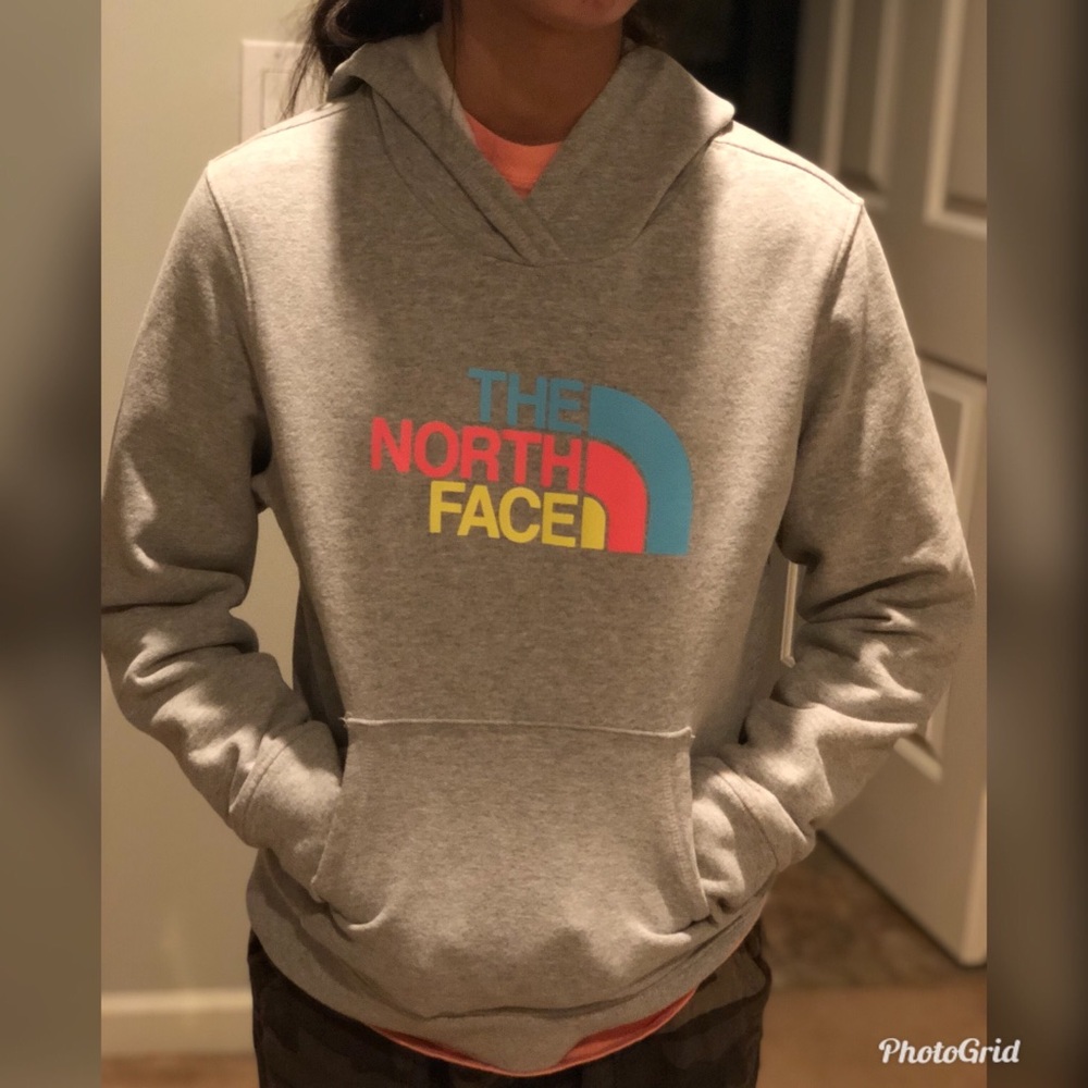 North Face Hoodie. Like new. Only worn 1-2 times.